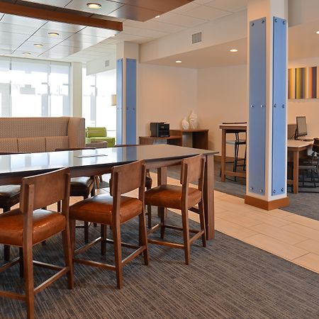 Holiday Inn Express & Suites Farmington Hills - Detroit By Ihg Zewnętrze zdjęcie
