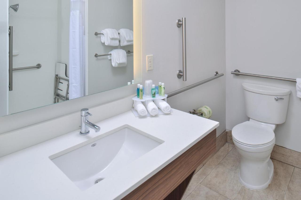 Holiday Inn Express & Suites Farmington Hills - Detroit By Ihg Zewnętrze zdjęcie