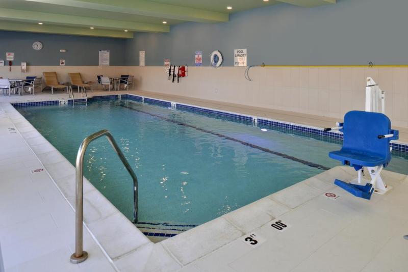Holiday Inn Express & Suites Farmington Hills - Detroit By Ihg Zewnętrze zdjęcie